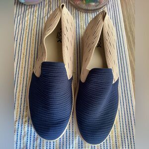 inooknit Shoes Womens Sz 10.5 Beige/ Navy Flats Comfort Cushion Flex Stretch